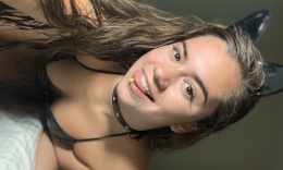 Novinha se masturbando no banheiro | Santo Inferninho
